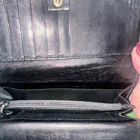 GUCCI
Calfskin Interlocking G French Wallet Black - Picture 9 of 10